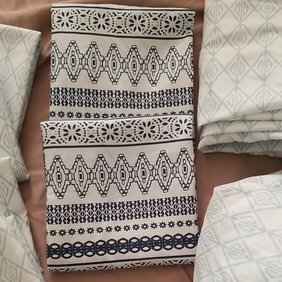 Real Living Bed Set - Picture 4 of 6